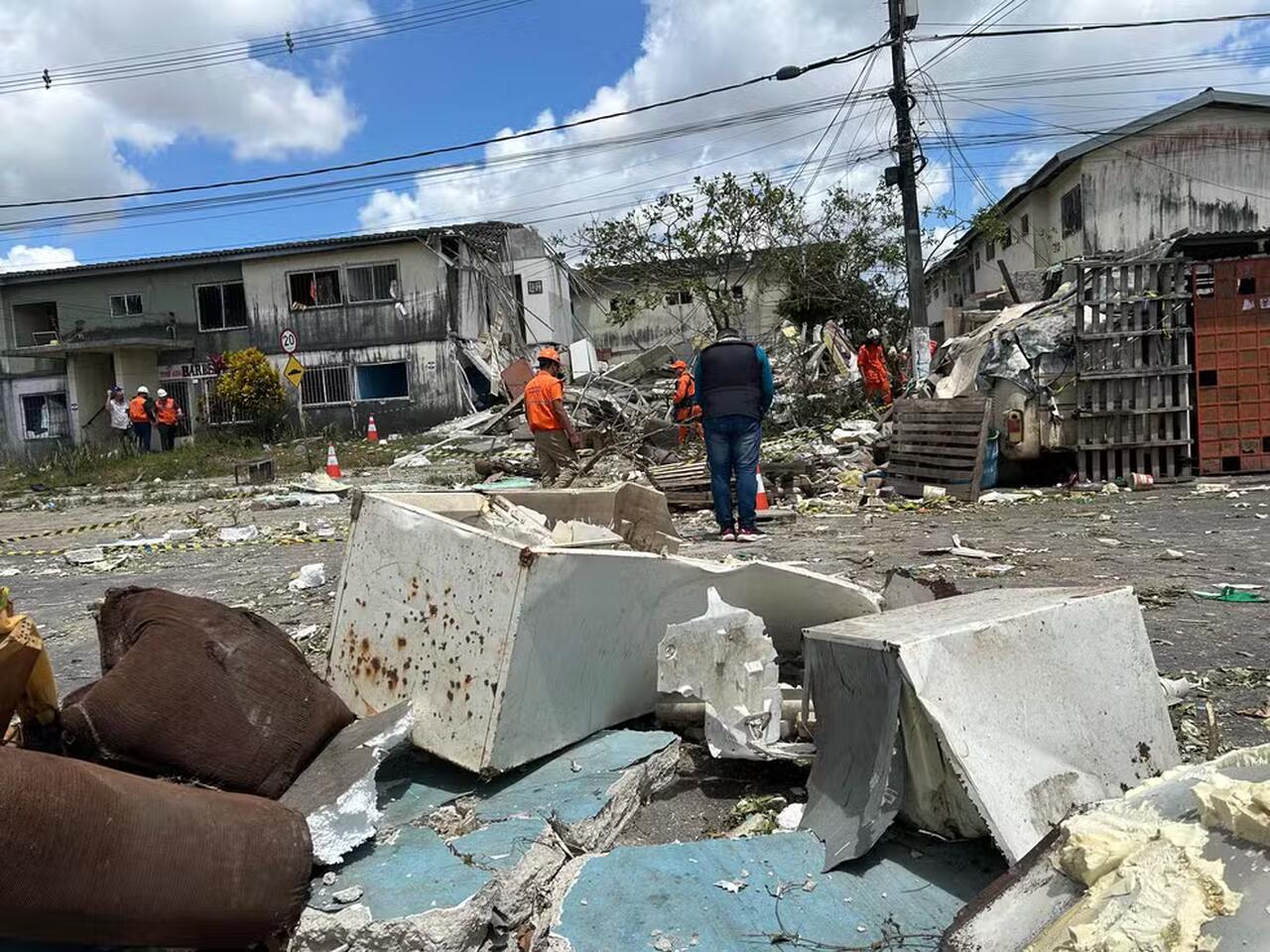 Veja quem são os mortos em desabamento de prédio após explosão em Maceió