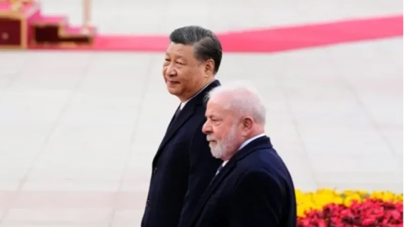 Xi Jinping pede a Lula que China e Brasil defendam o ‘papel central’ da ONU