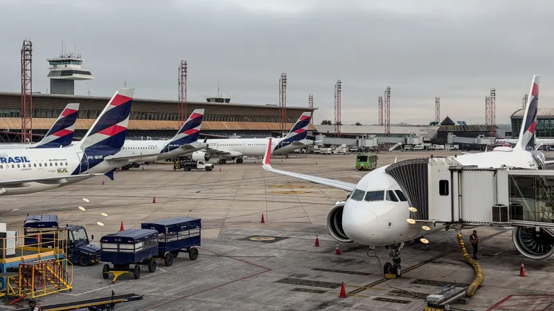 Anvisa atualiza regras de segurança sanitária para aviões e aeroportos