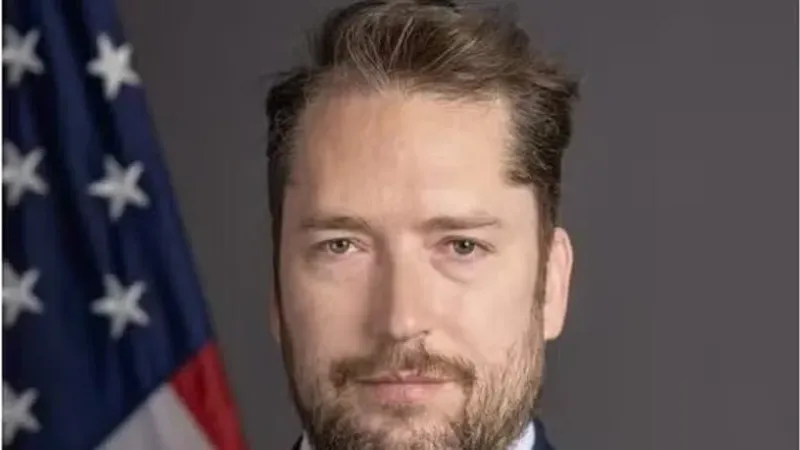 Assessor de Trump que quer visitar Bolsonaro é crítico de Moraes e próximo de Eduardo