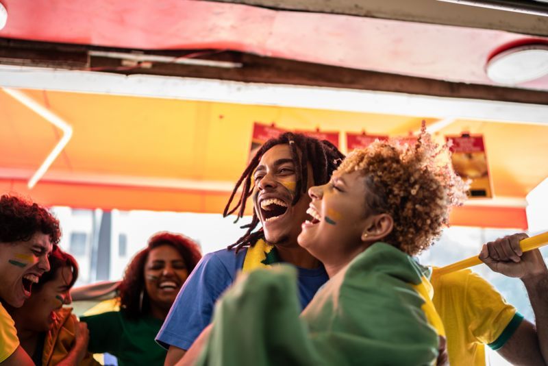 População brasileira é a 5º mais feliz do mundo, diz pesquisa