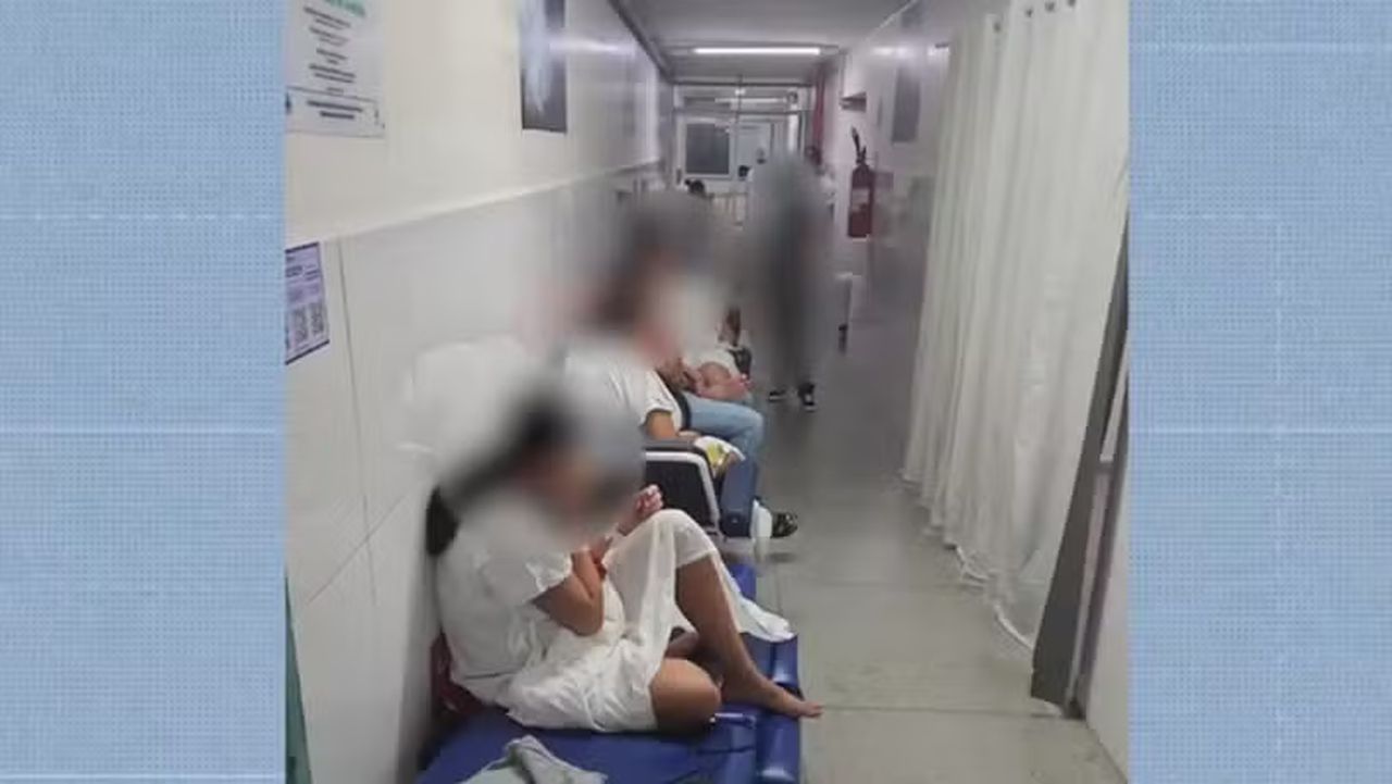 Parentes de grávidas denunciam a superlotação na Maternidade Santa Mônica, em Maceió