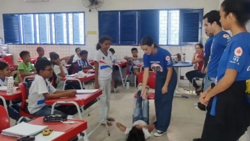 Projeto Samu nas Escolas leva educação em saúde e combate a trotes ao bairro de Ponta Grossa