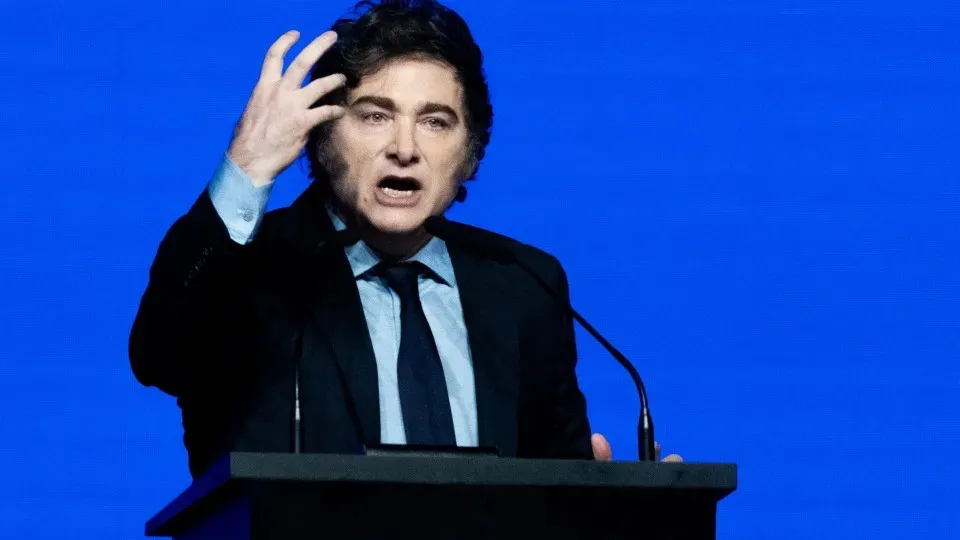 Milei lança plano para demitir 21 mil servidores na Argentina