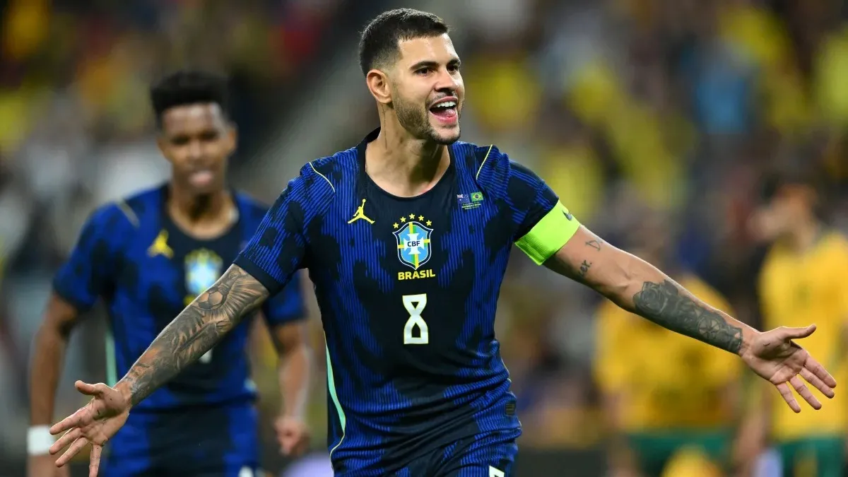 Bruno Guimarães explica troca na cobrança de pênalti: "Ancelotti mandou"