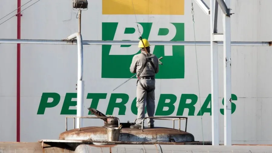 Petrobras anuncia redução de 14,2% no preço do querosene de aviação