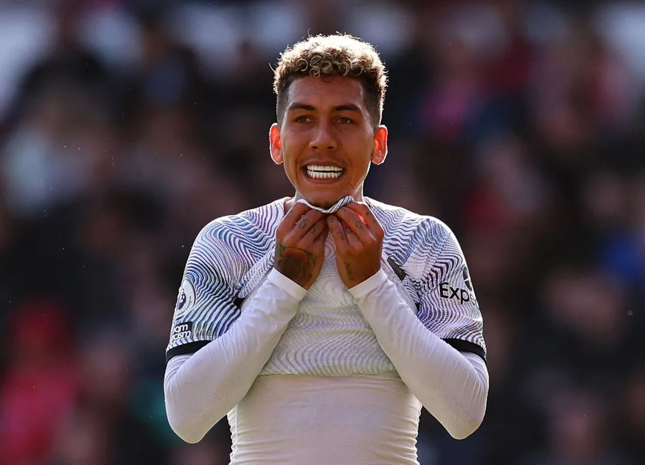 Firmino faz exames e acerta com Al-Ahli, da Arábia Saudita