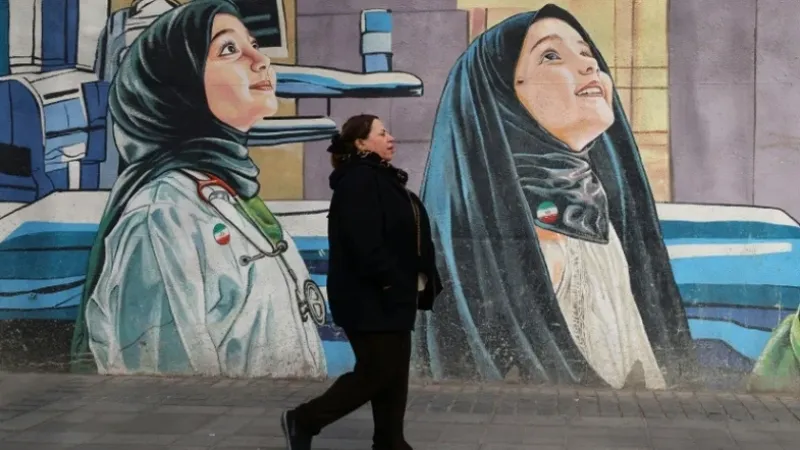 Irã autoriza formalmente mulheres a pilotar motocicletas
