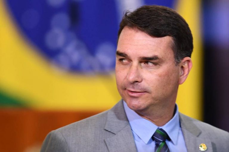 Flávio removeu publicação que motivou prisão domiciliar de Bolsonaro por orientação dos advogados