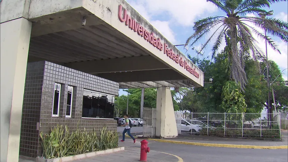 Concurso da UFPE oferece 48 vagas para professor com salários de até R$ 10,4 mil