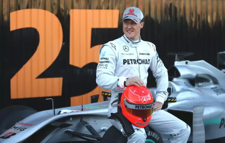 Michael Schumacher é submetido a terapias com sons de Mercedes-AMG, diz jornal