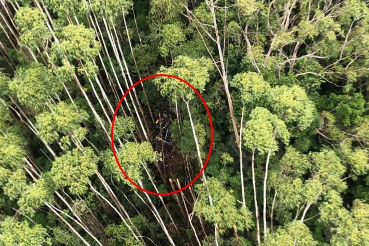 Helicóptero que sumiu com 4 a bordo é encontrado em Paraibuna (SP)
