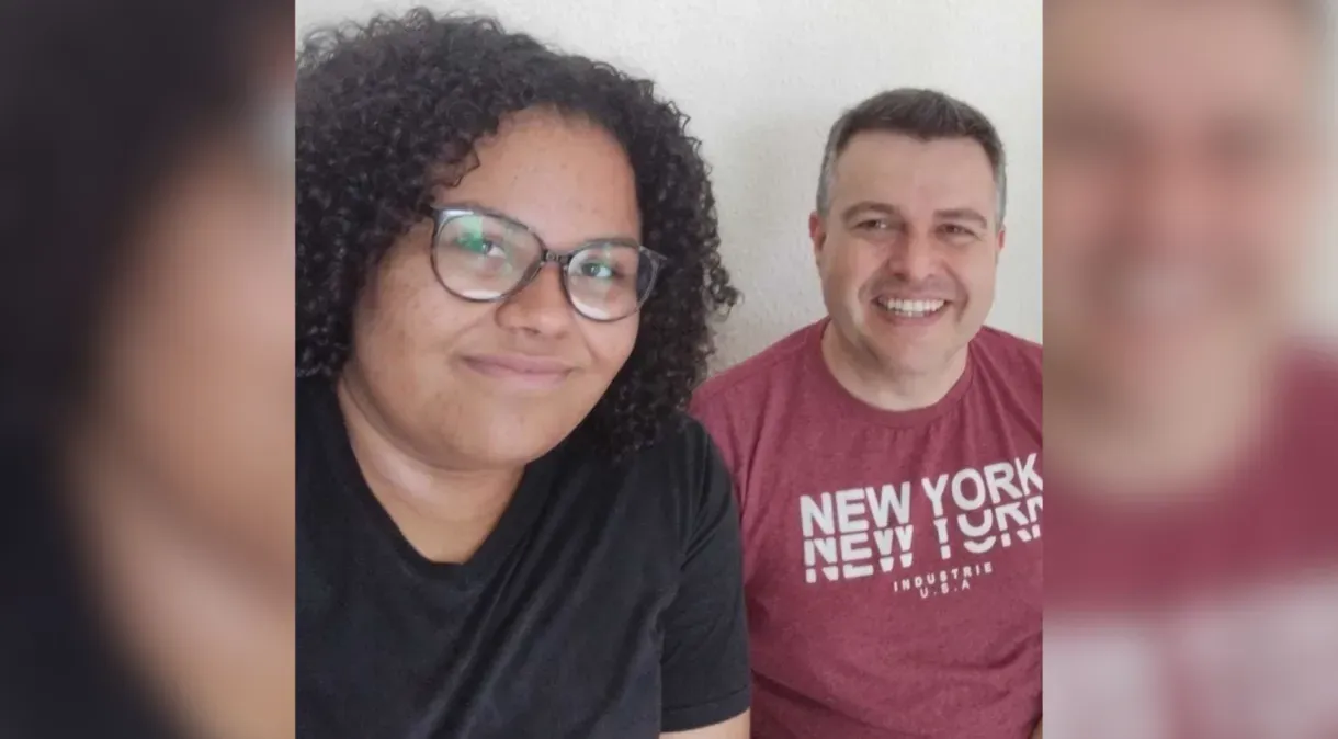 Aluna ganha prêmio ao investigar racismo na história dos dicionários