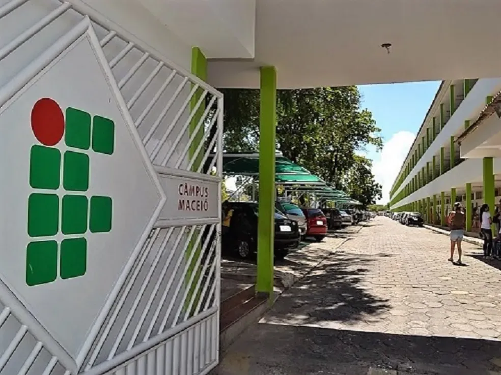 Ifal abre inscrições para professor substituto com salário de R$ 3.412