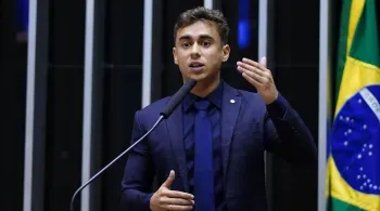 Nikolas Ferreira entra com pedido de impeachment contra Dino