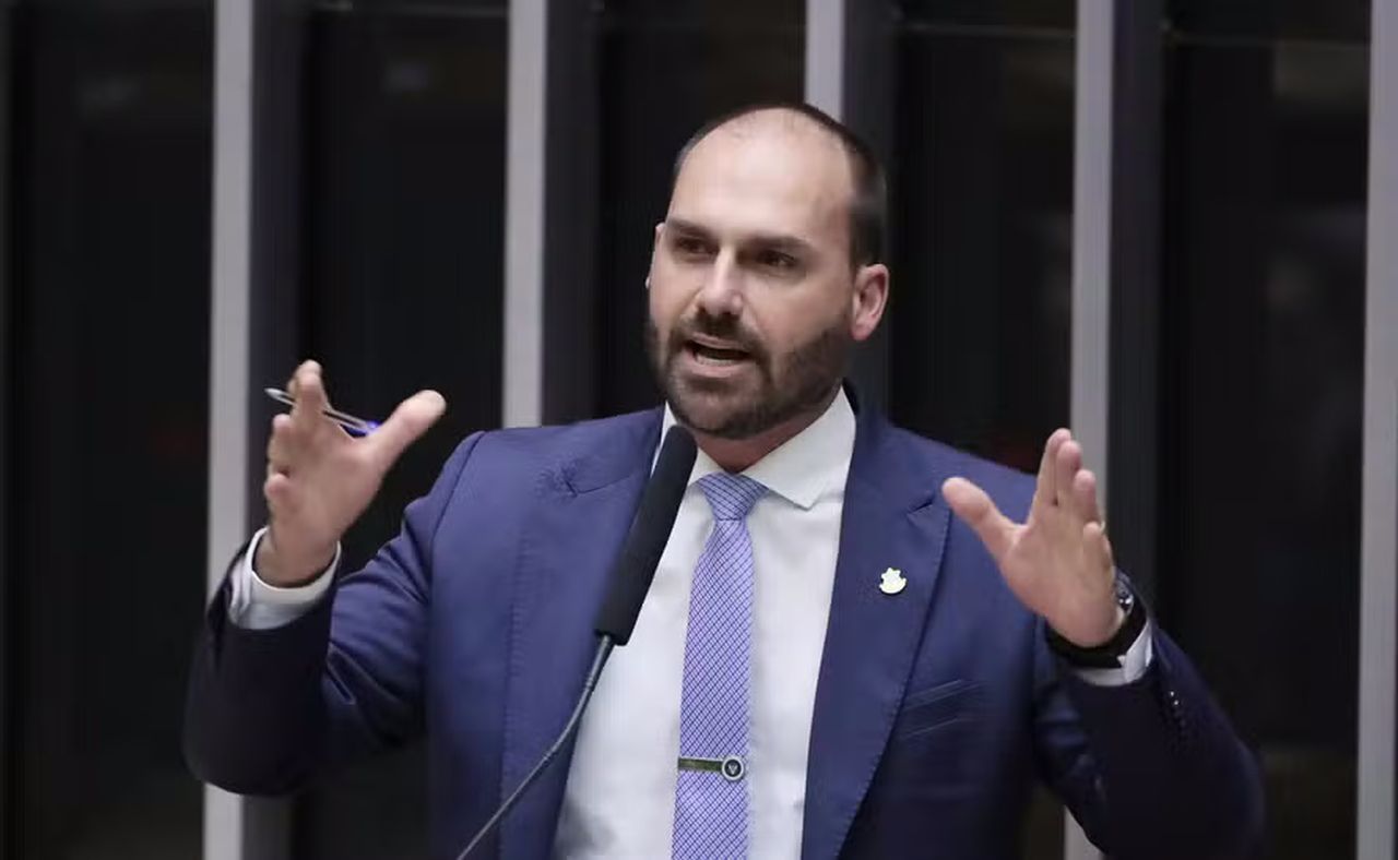 Em mensagem, Eduardo xinga Jair Bolsonaro: 'seu ingrato'