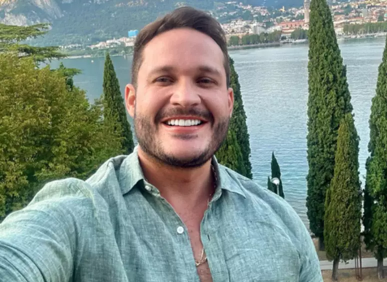 Influenciador come pequi e precisa de atendimento médico por ficar com espinhos na língua