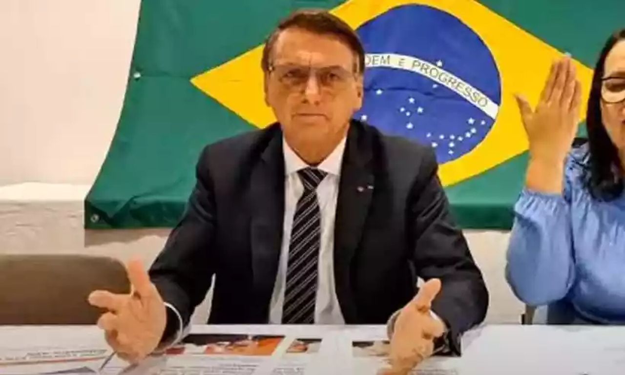 Bolsonaro ironiza pesquisa do Ipec: 'Começou de novo né?'