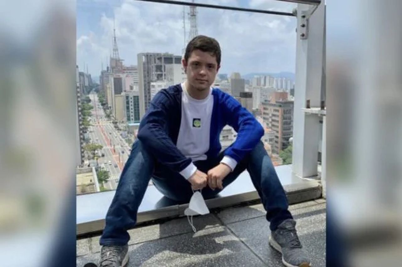 Aos 22 anos tiktoker goiano com síndrome de Down estoura nas redes