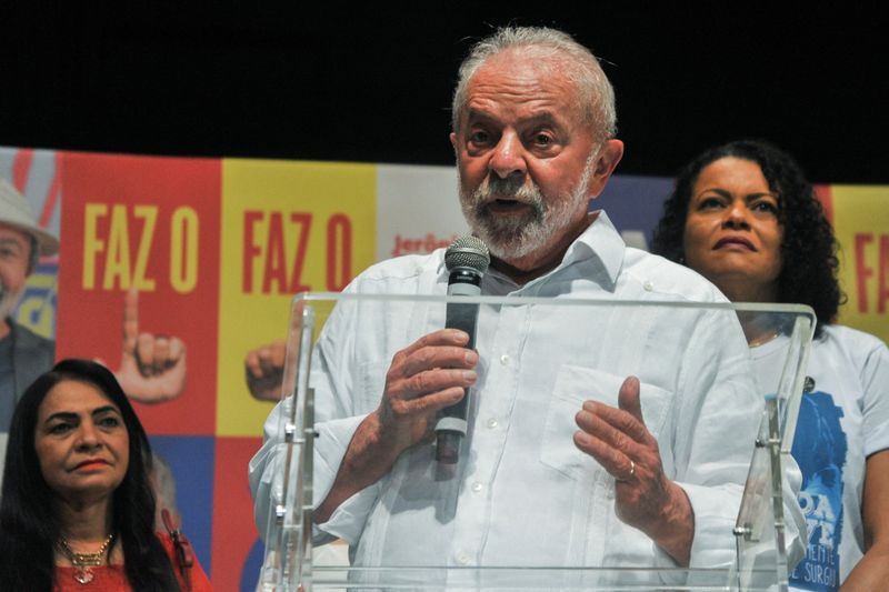 Lula diz que Bolsonaro usa nome de Deus em vão