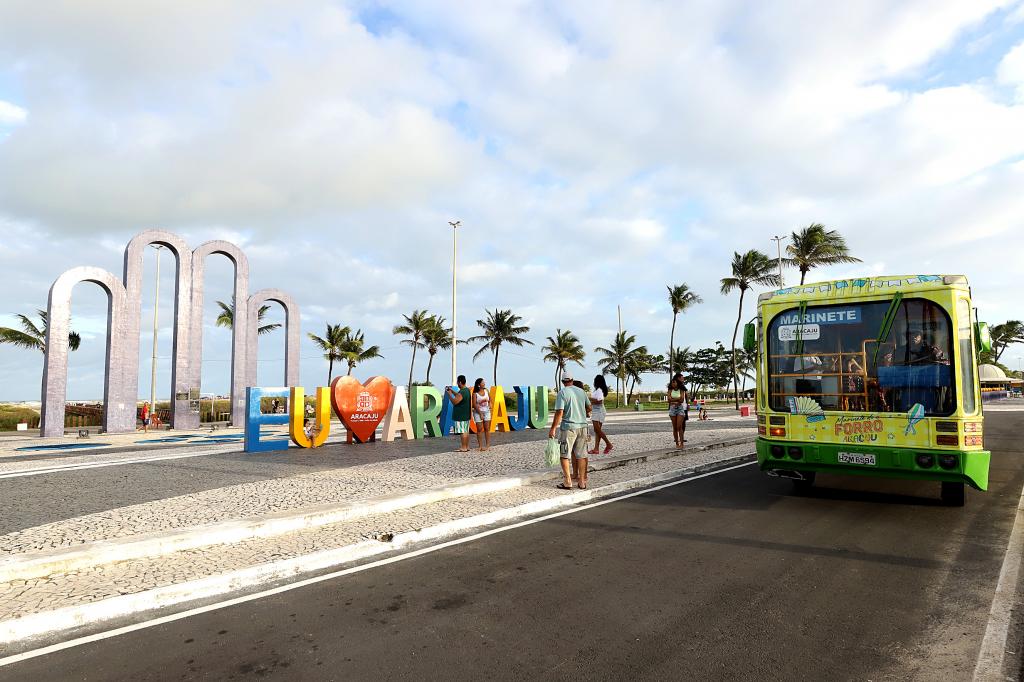 Aracaju oferece city tour gratuito e ao som de forró