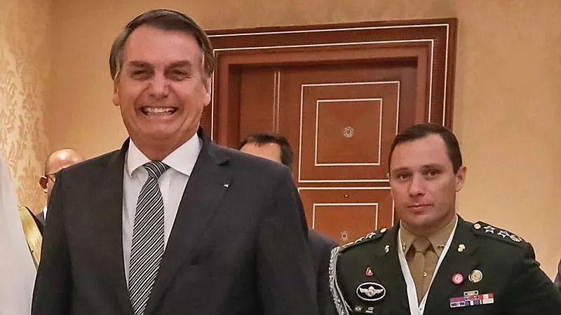 Mauro Cid se cala em depoimento à PF sobre fraude em cartões de vacinação