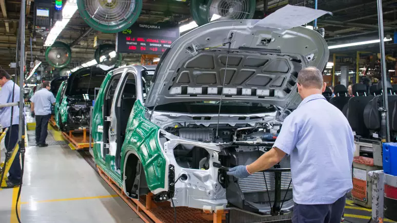 Montadora de SP oferece carro 0km e benefícios para demitir mais de 1.000 funcionários