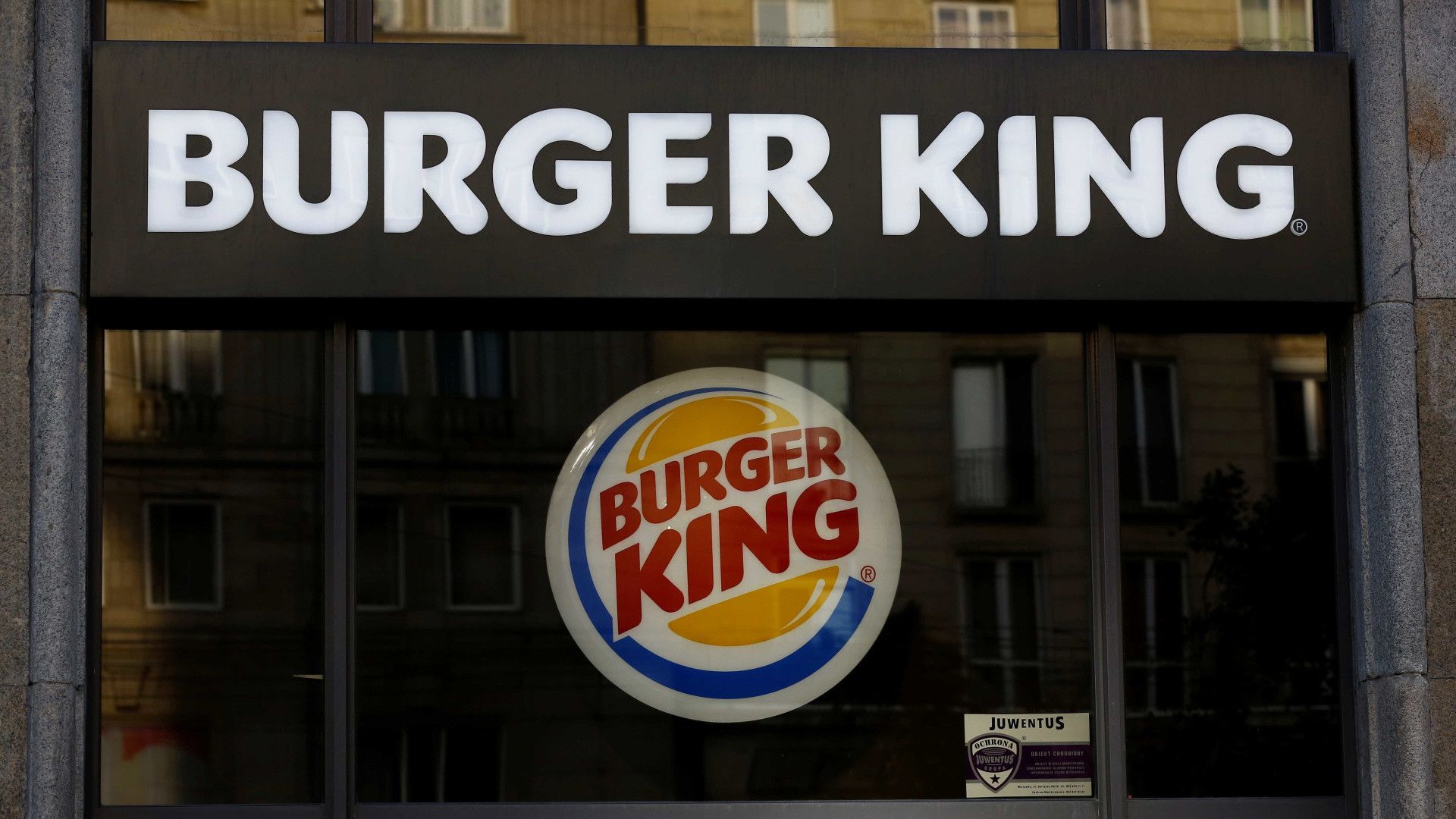 Promoção do Burger King oferece batata e cebola frita para candidatos do Enem