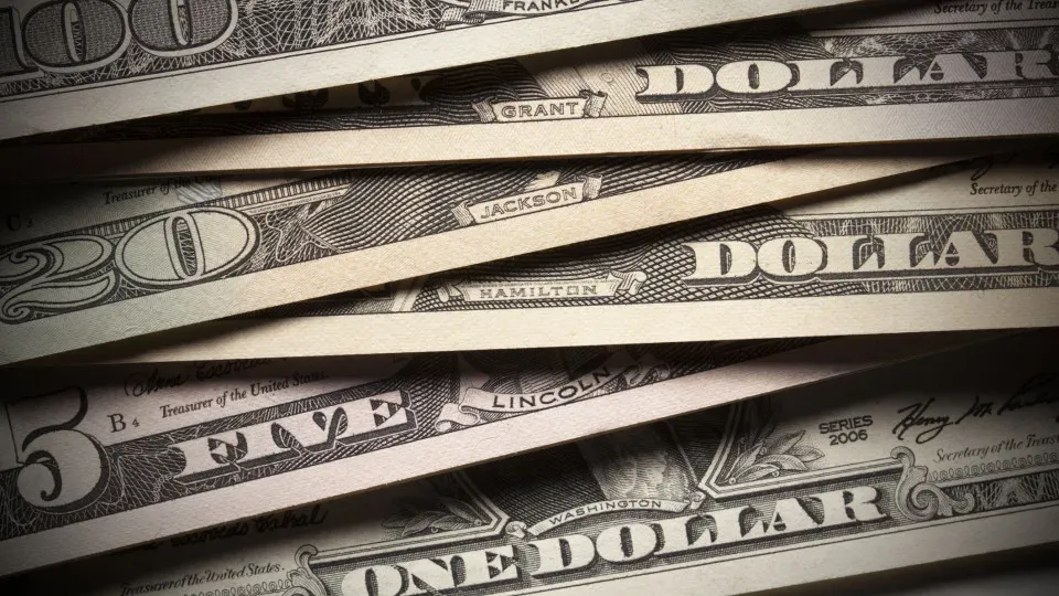 Dólar fecha em forte queda, a R$ 5,636, e Bolsa sobe após falas de Lula sobre o IOF