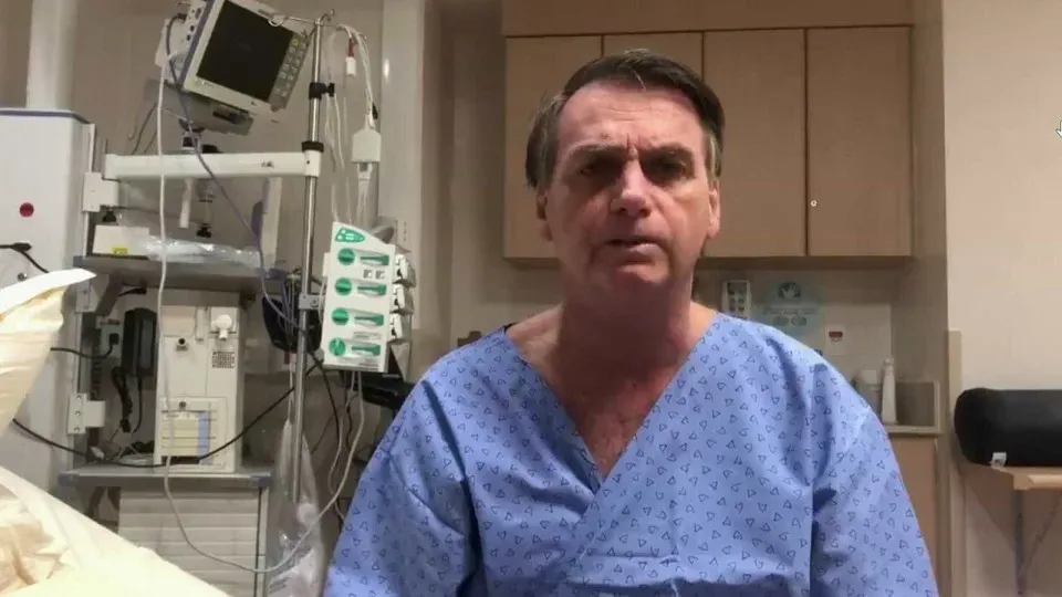 Bolsonaro segue estável na UTI, e tomografia descarta novo procedimento, diz boletim