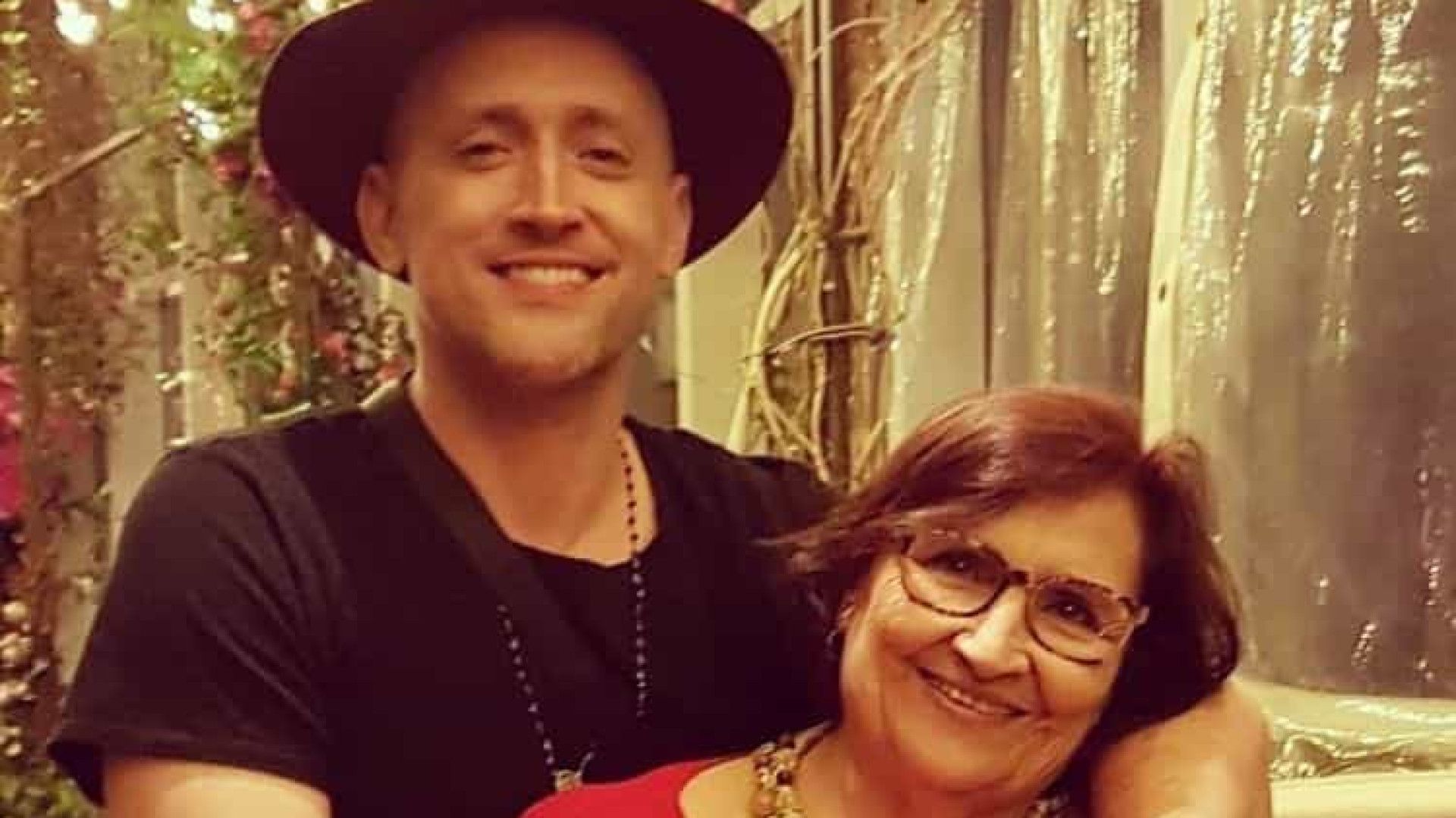Mãe de Paulo Gustavo recorda como protegeu o humorista: 'Tenho que ser forte por ele'