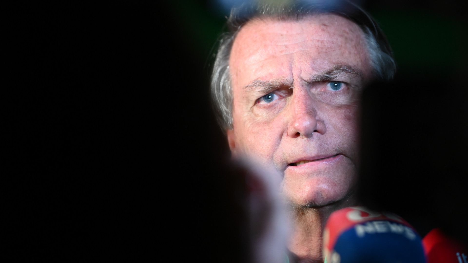 Bolsonaro se compara a Milei e o agradece por receber foragidos do 8 de janeiro