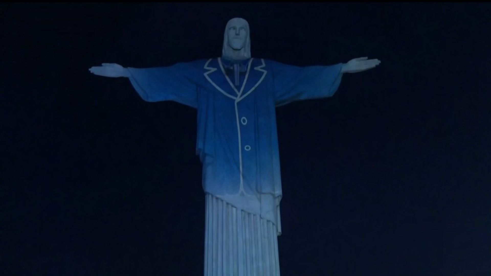 Cristo Redentor é 'vestido' de Silvio Santos em homenagem