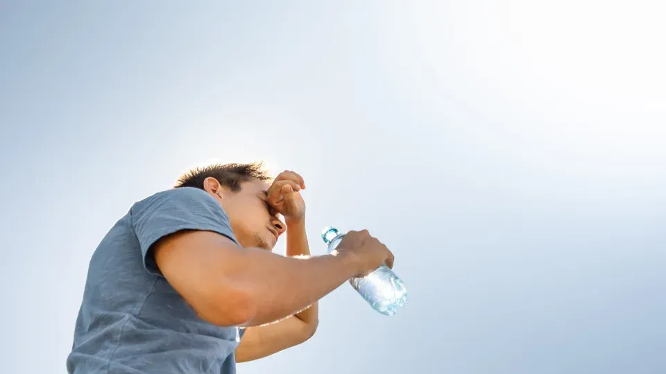 Acha que bebe água suficiente? Sinais de que pode estar desidratado