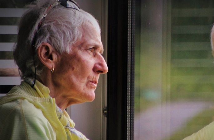 Estudo diz que ‘colesterol bom’ elevado aumenta risco de demência em idosos