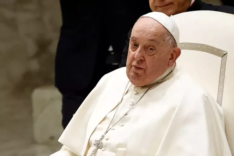 Papa sai de estado crítico e tem boa noite de sono, diz Vaticano