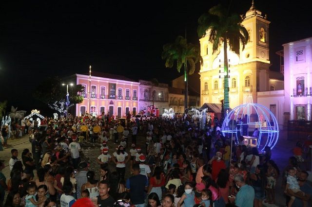 Penedo lança Natal Luz 2022 com iluminação especial e coros