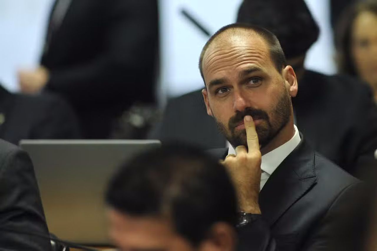 Eduardo Bolsonaro admite que tarifaço foi discutido com governo Trump: 'arsenal diplomático americano'