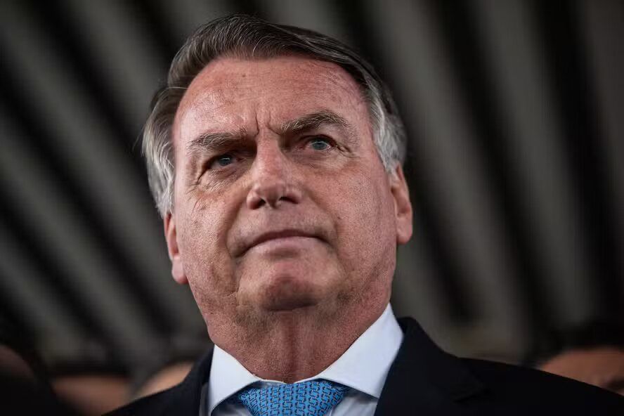 Alexandre de Moraes determina uso de tornozeleira eletrônica por Bolsonaro