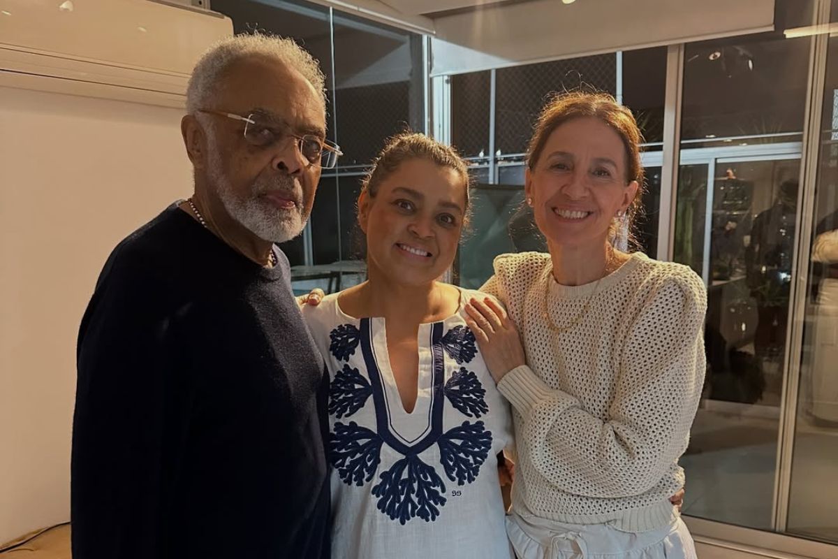 Preta Gil recebe alta e se reúne com a família