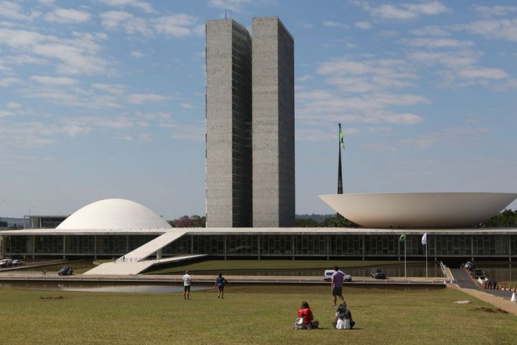 Brasil cai 10 posições em ranking que mede percepção sobre corrupção