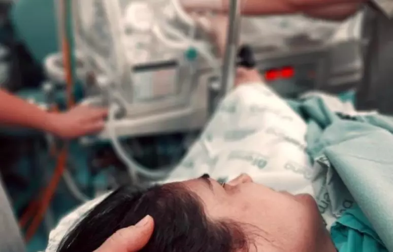 Mãe de quíntuplos desabafa após perda de todos os bebês: 'Voltamos de braços vazios'