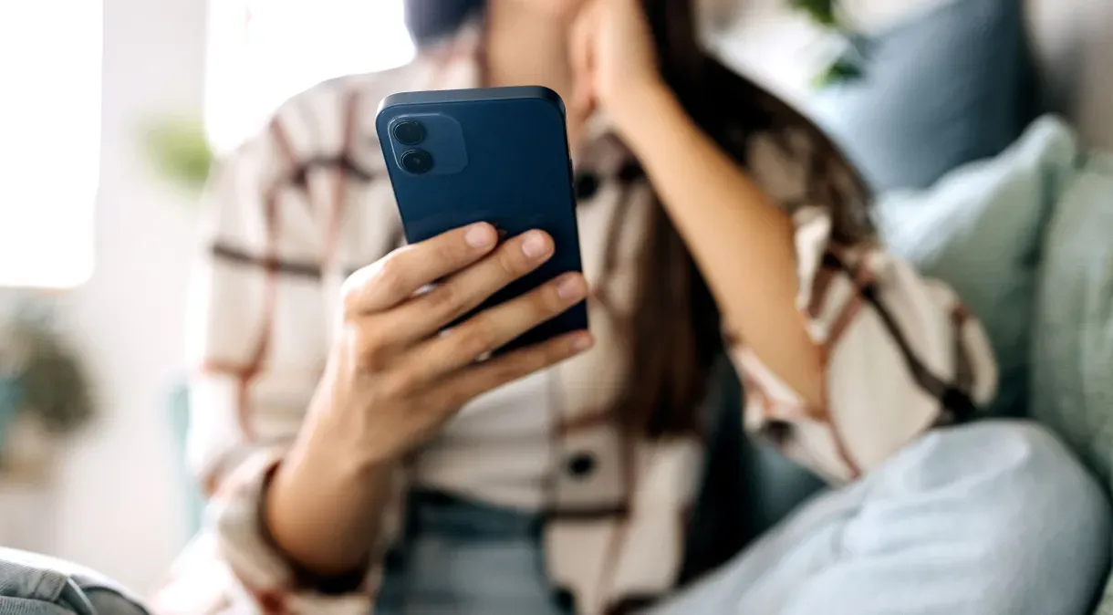 Ficar um tempo fora das redes sociais pode fazer bem para autoestima de mulheres