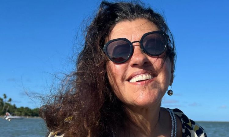 Regina Casé conta que teve lesão na córnea por conta da cola de cílios postiços: ‘Dois dias sem enxergar’