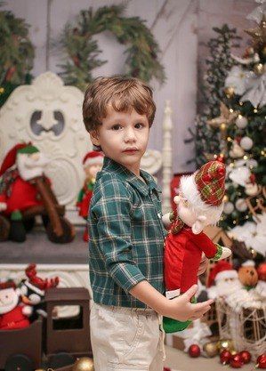 Menino com autismo morre após ficar trancado em carro em MT