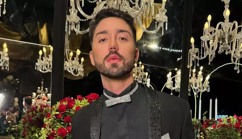 Rico Melquiades investe R$ 5 mil em presente de casamento de amigas: ‘Comprando com raiva’
