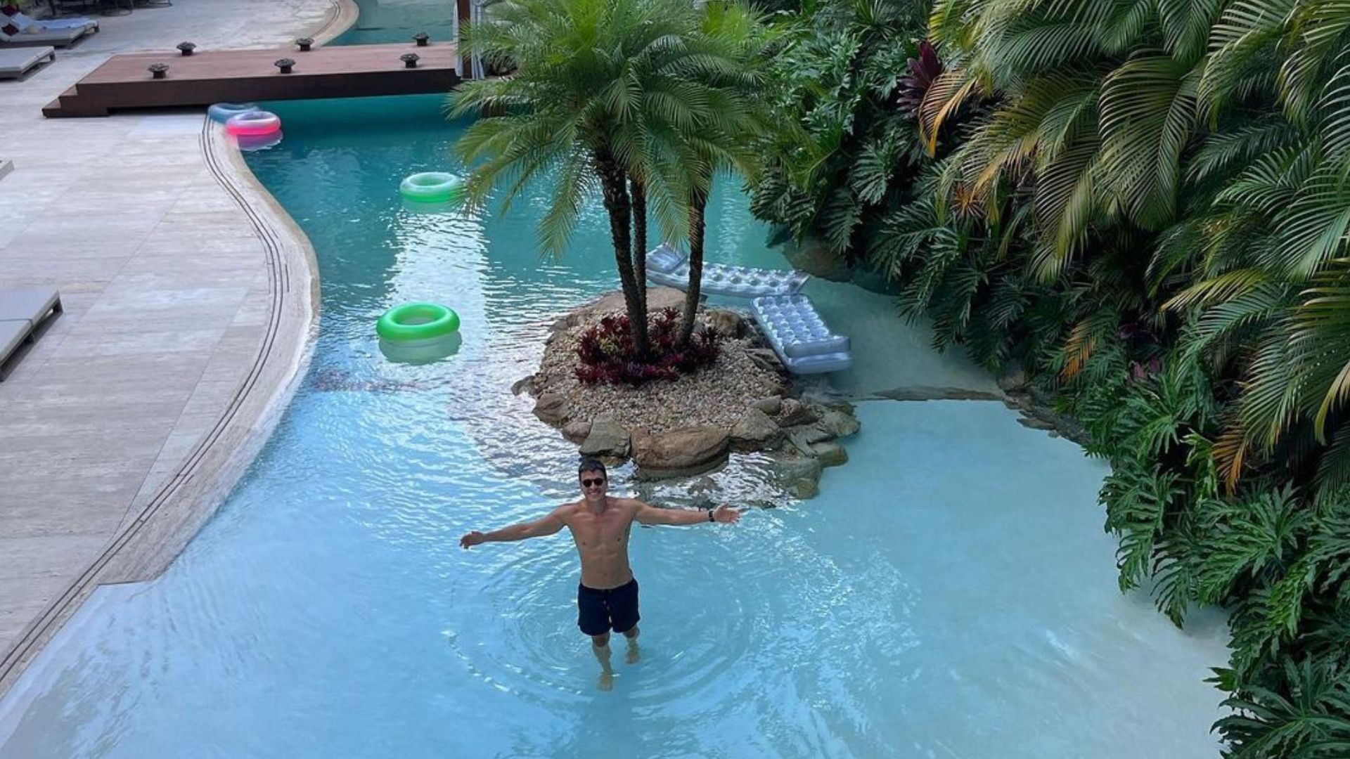 Rodrigo Faro revela que limpa a própria praia artificial: ‘Não vou pagar 400 pau’