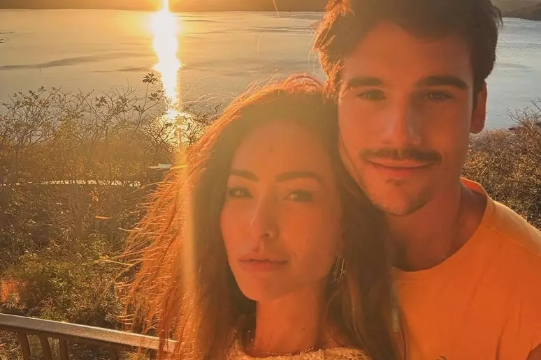 Sabrina Sato compartilha fotos em clima de romance com Nicolas Prattes na Costa Rica