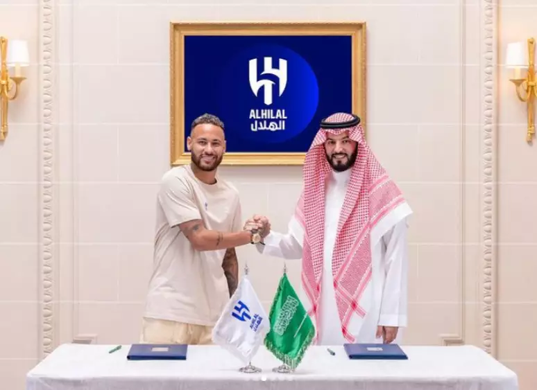 Relógio usado por Neymar em anúncio no Al-Hilal custa quase R$ 2 milhões