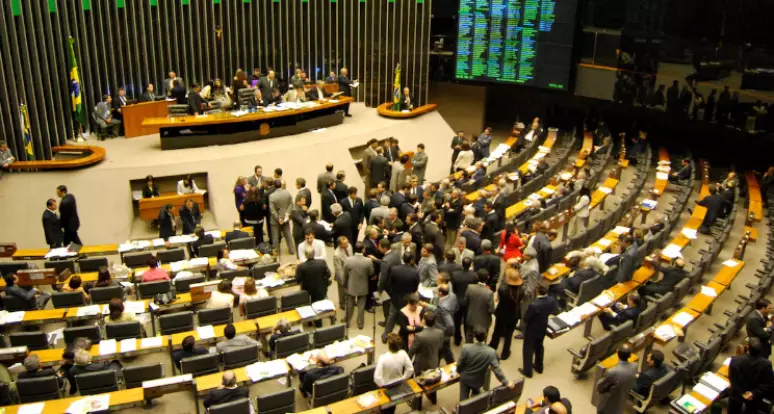 Câmara aprova PL que cria cadastro para pedófilos e permite castração química de condenados